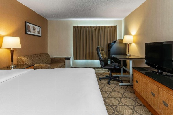 Comfort Inn Laval image 10