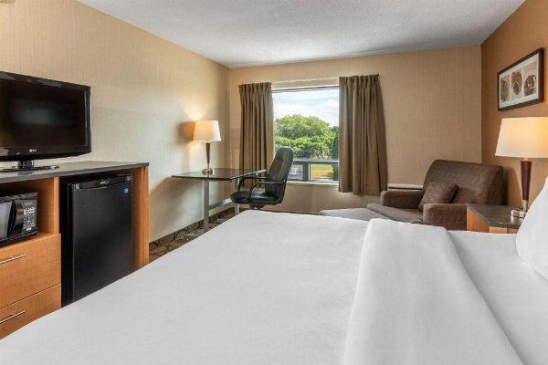 Comfort Inn Laval image 14