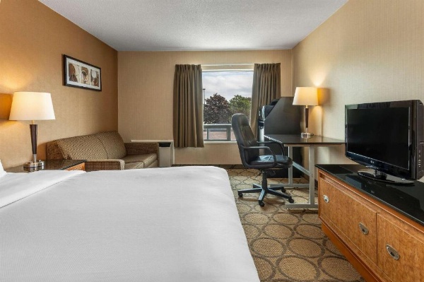Comfort Inn Laval image 9